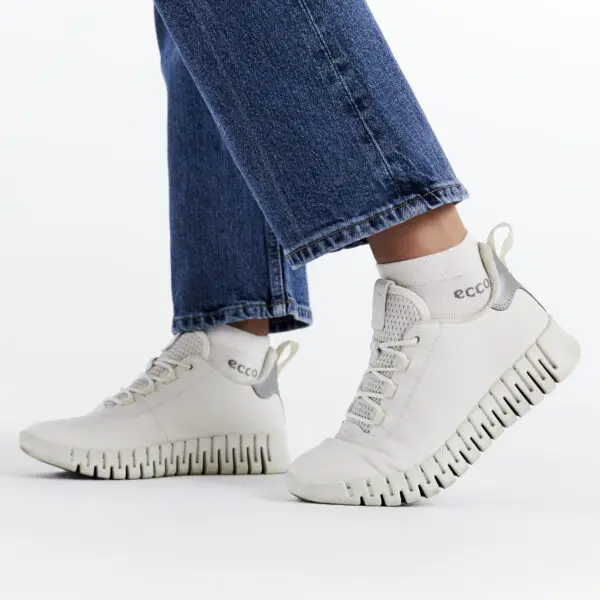 Ecco SS24 218203 WHITE Lifestyle 1