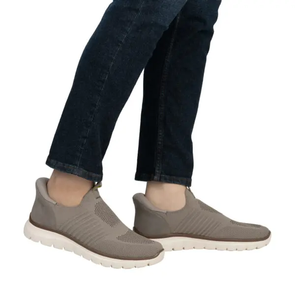 SS25_RIEKER_B6659_SEAL64_07