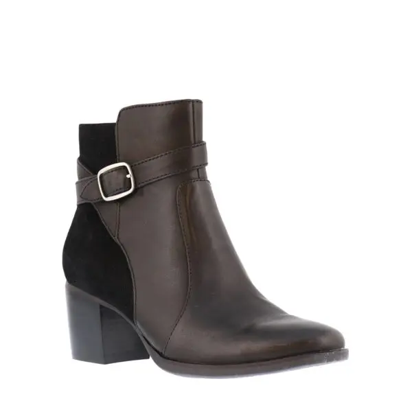 AW25_AETREX_AX-REBECCA_BLACK_02