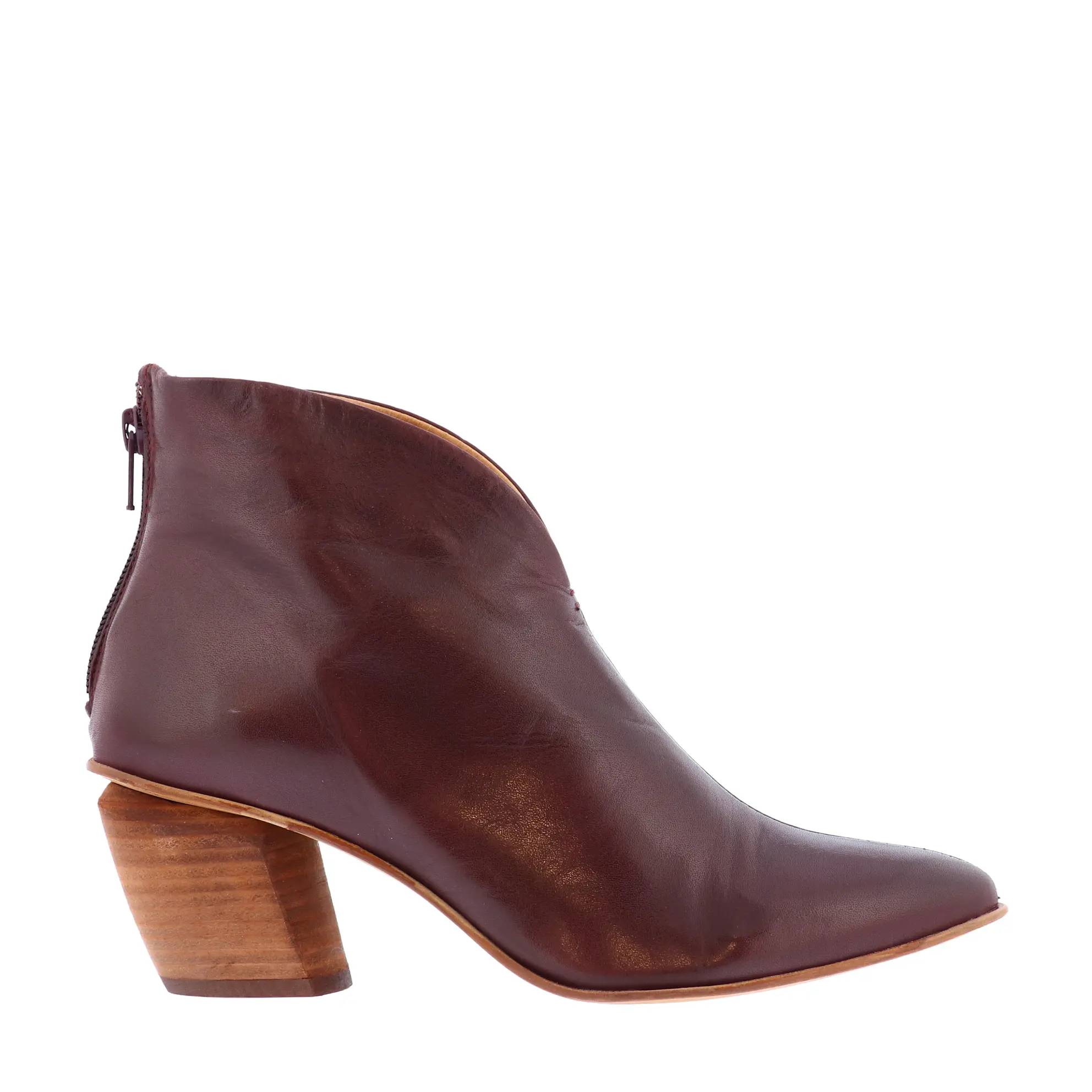 AW25_MIZMOO_MIZJOVIE_WINE_01