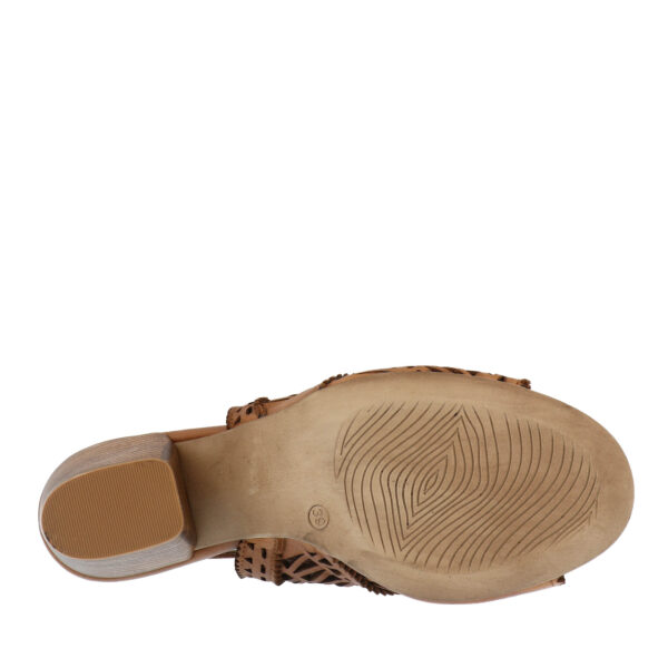 SS23_BUENO_B-CANDICE_BROWN_04