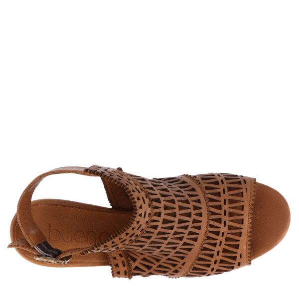 SS23_BUENO_B-CANDICE_BROWN_05