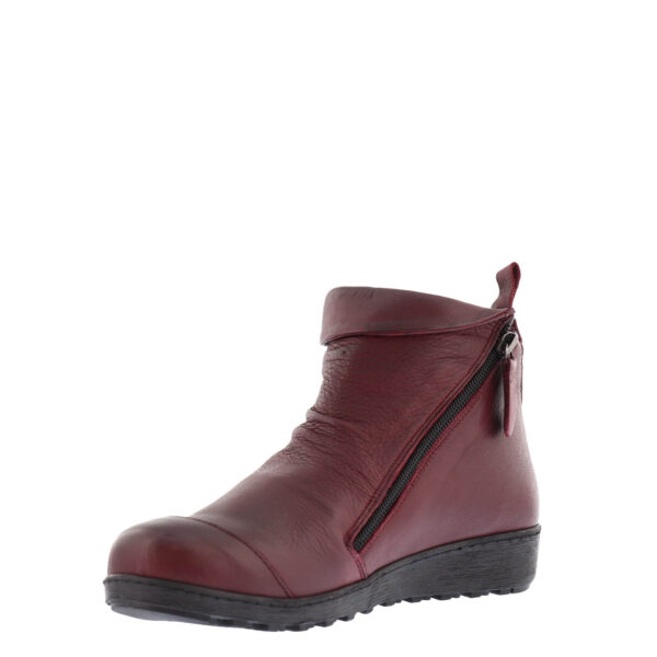 AW23_METINAYAK_MET-680300_CHERRY_03