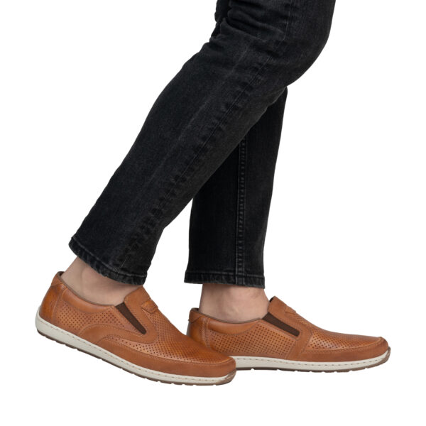 SS25_RIEKER_8858_BROWN24_07