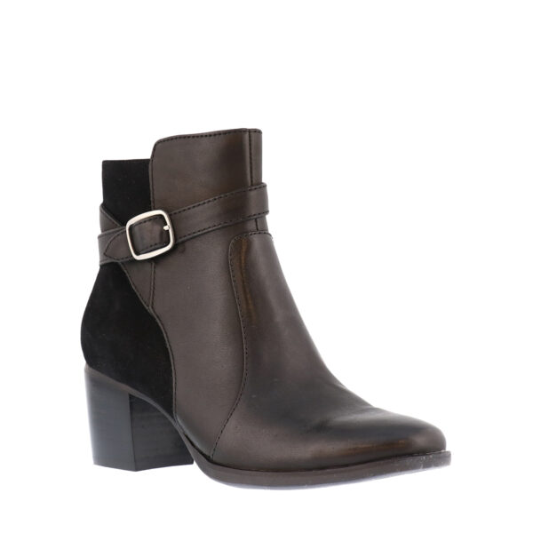 AW25_AETREX_AX-REBECCA_BLACK_02