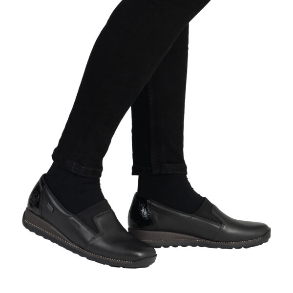 AW25_AW25_RIEKER_44291_BLACK00_RIEKER_44281_WINE-35_07