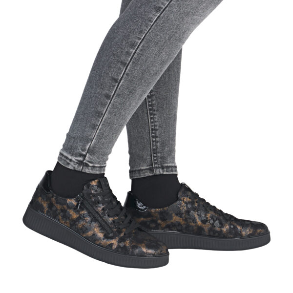 AW25_REMONT_D2E02_SCHW03_07