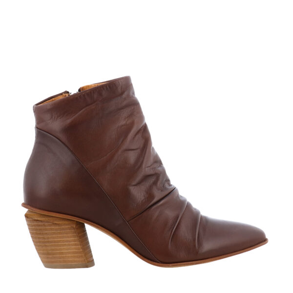 AW25_MIZMOO_MIZJEANIE_BROWN_01